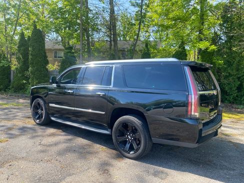Used 2017 Cadillac Escalade ESV Luxury AWD/4WD image 3