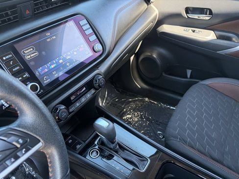 Used 2022 Nissan Kicks SR FWD image 25