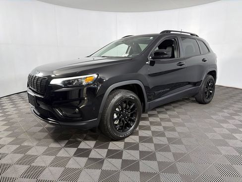 Used 2023 Jeep Cherokee Altitude Lux w/ Mopar Interior Package AWD/4WD image 3