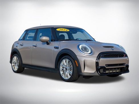 Used 2024 MINI Cooper S image 2