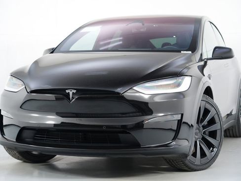 Used 2023 Tesla Model X image 3