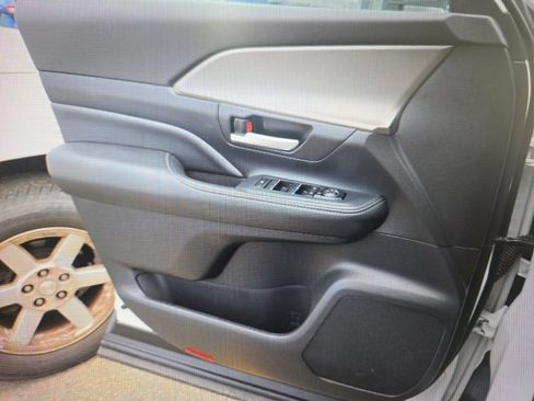 Used 2025 Toyota Grand Highlander AWD image 15