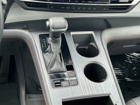 Used 2022 Toyota Sienna XSE image 21