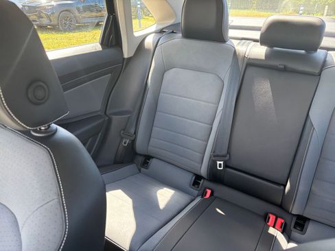 Used 2025 Volkswagen Jetta SE image 38