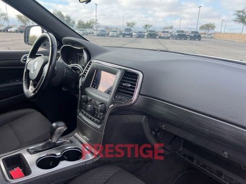 Used 2021 Jeep Grand Cherokee Laredo image 25