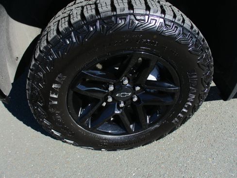 Used 2025 Chevrolet Silverado 1500 LT Trail Boss w/ Convenience Package II AWD/4WD image 9