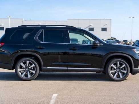 New 2025 Honda Pilot Touring image 8