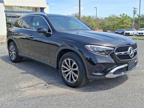 Used 2024 Mercedes-Benz GLC 300 4MATIC image 3