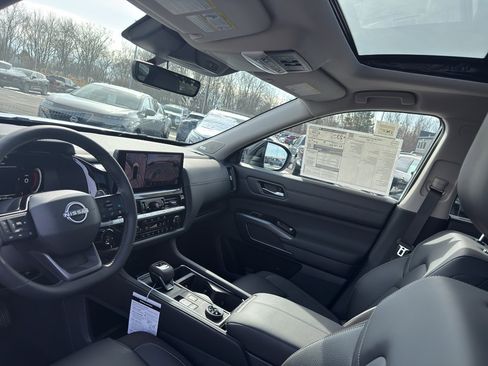 New 2026 Nissan Pathfinder SL image 25