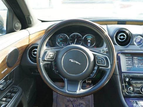 Used 2011 Jaguar XJ L Supersport RWD image 14