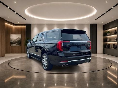 Used 2025 GMC Yukon XL Denali AWD/4WD image 7