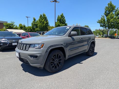 Used 2020 Jeep Grand Cherokee Altitude AWD/4WD image 7