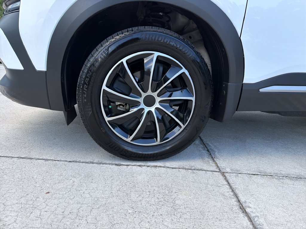 Certified 2025 Nissan Kicks SV FWD image 10