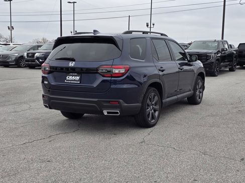 Used 2025 Honda Pilot Sport image 8