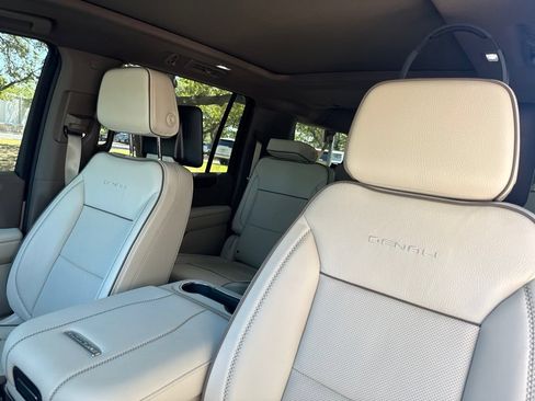 New 2026 GMC Yukon XL Denali w/ Denali Reserve Package AWD/4WD image 10