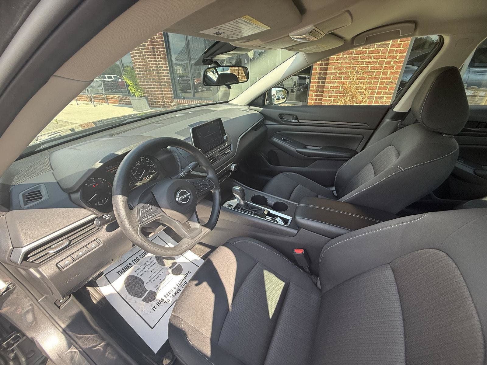 Used 2025 Nissan Altima 2.5 S FWD image 12