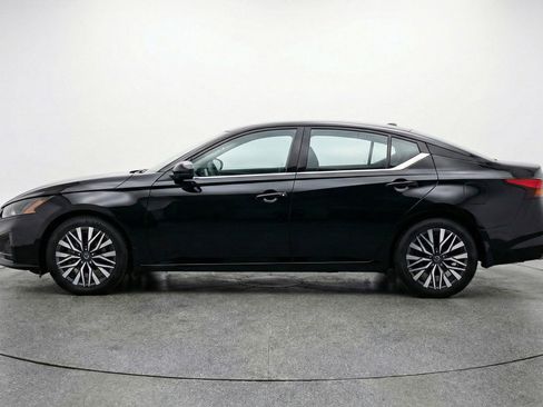 Used 2025 Nissan Altima 2.5 SV image 5