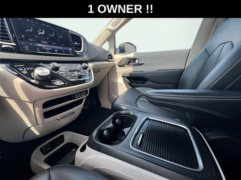 Used 2023 Chrysler Pacifica Touring-L FWD image 57