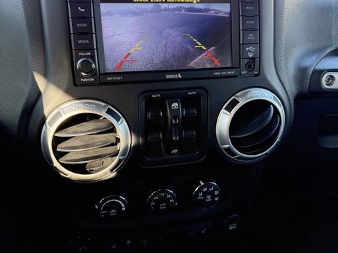 Used 2017 Jeep Wrangler Unlimited Sahara w/ Connectivity Group image 12