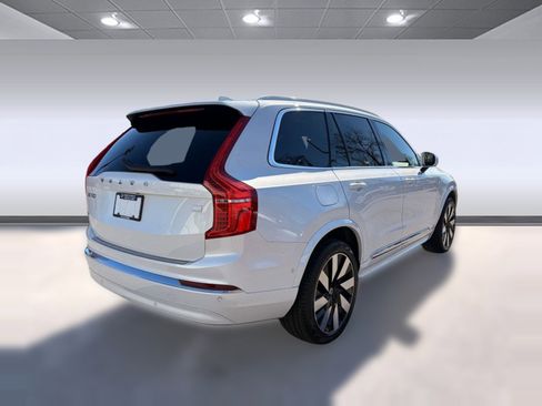 Certified 2024 Volvo XC90 T8 Ultimate w/ Protection Package Premier image 9