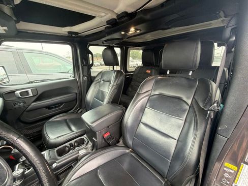 Used 2021 Jeep Wrangler Unlimited Sahara AWD/4WD image 13