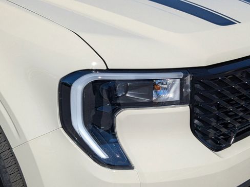 New 2025 Ford Maverick Lariat w/ Black Appearance Package AWD/4WD image 9