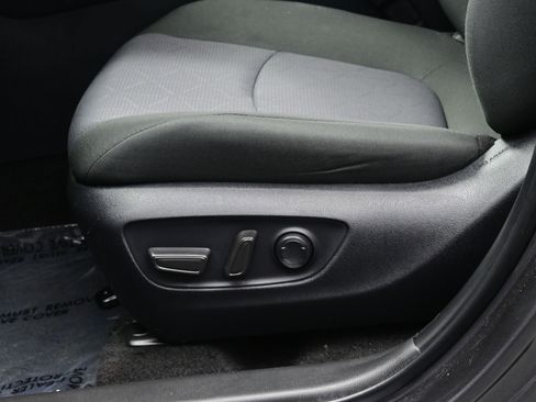 Used 2025 Toyota RAV4 XLE AWD/4WD image 11