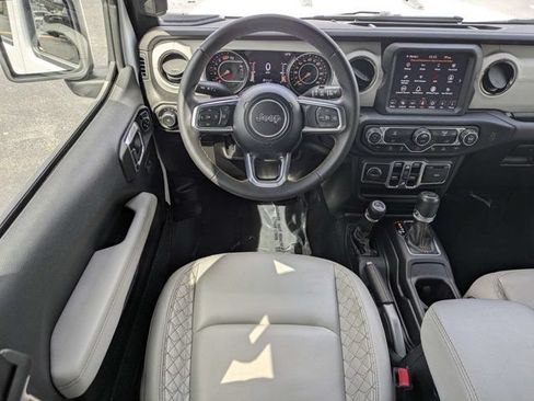 Used 2021 Jeep Wrangler Unlimited Sahara AWD/4WD image 16
