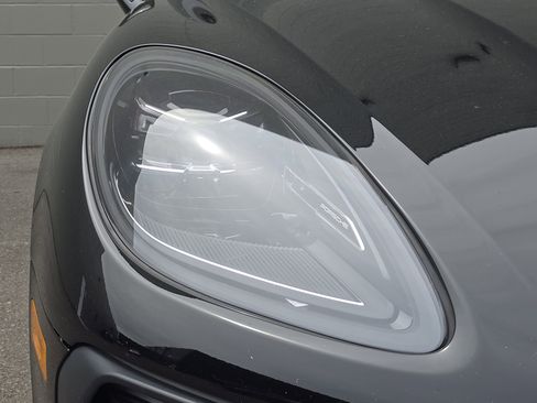 Certified 2023 Porsche Macan AWD/4WD image 15