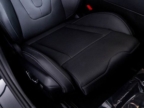 Used 2025 BMW M5 w/ Executive Package image 47