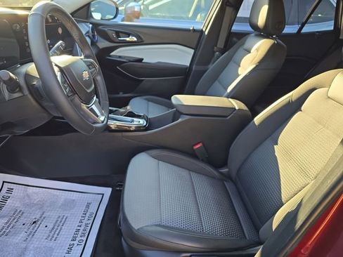 Used 2024 Chevrolet Trax LT w/ Driver Confidence Package image 10