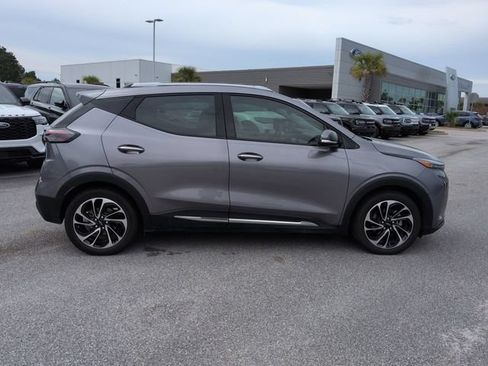 Used 2023 Chevrolet Bolt EUV Premier w/ Sun & Sound Package FWD image 3