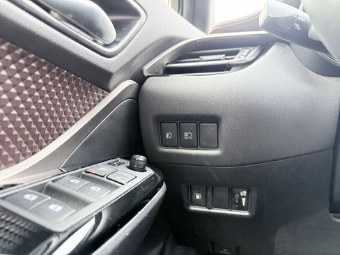 Used 2019 Toyota C-HR Limited image 12