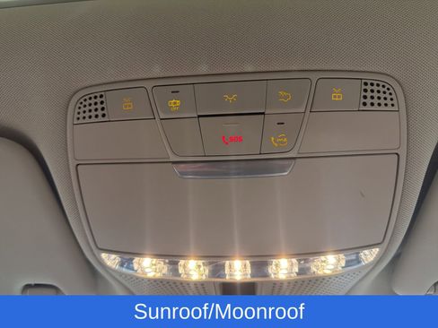 Used 2022 Mercedes-Benz GLC 300 4MATIC image 16