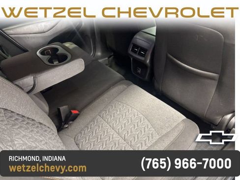 Used 2022 Chevrolet Equinox LT w/ Driver Convenience Package AWD/4WD image 3