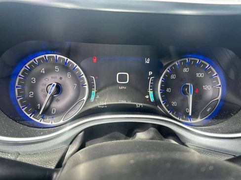 Used 2026 Chrysler Pacifica Limited FWD image 12