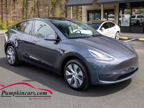 Used 2023 Tesla Model Y Long Range AWD/4WD image 1
