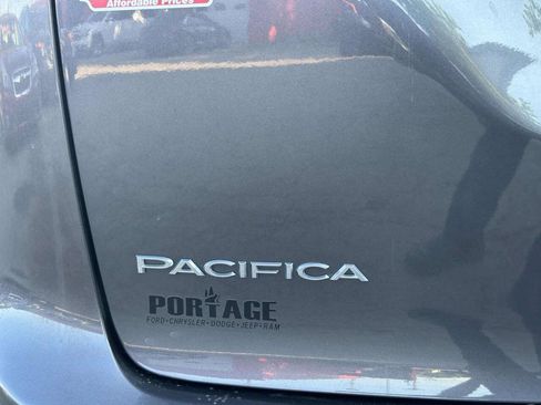 Used 2018 Chrysler Pacifica Touring-L Plus w/ Tire & Wheel Group FWD image 41