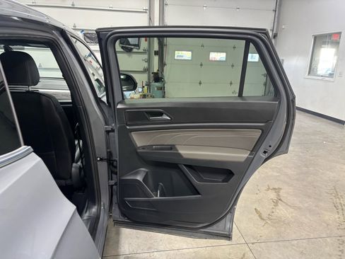 Used 2023 Volkswagen Atlas SE w/ Technology Package w/ Black Wheel Package image 33