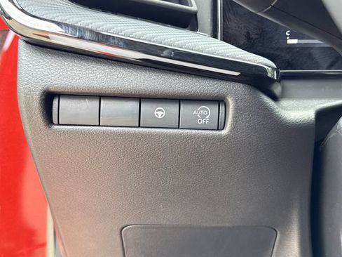 Certified 2025 Nissan Kicks SR FWD image 12