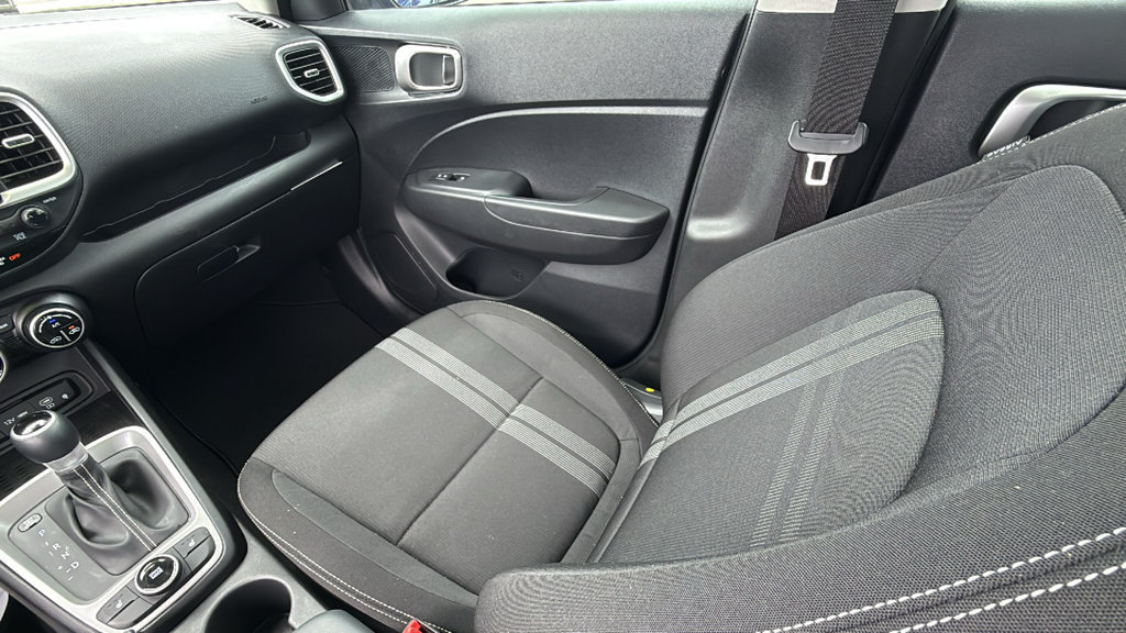Used 2026 Hyundai Venue SEL FWD image 13