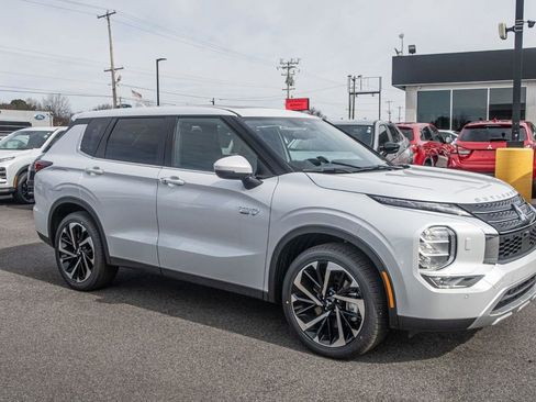 New 2025 Mitsubishi Outlander 4WD Plug-In Hybrid image 8
