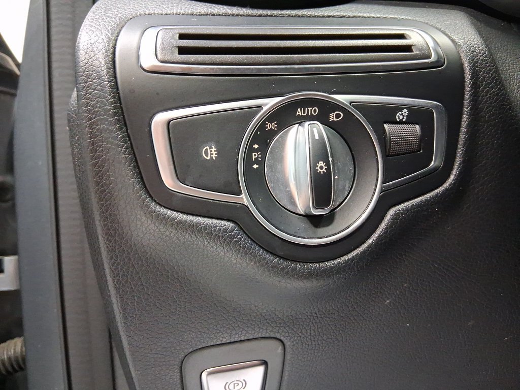 Used 2019 Mercedes-Benz GLC 300 image 14