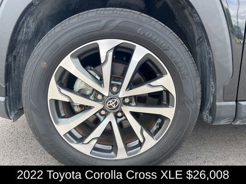 Used 2022 Toyota Corolla Cross XLE image 4