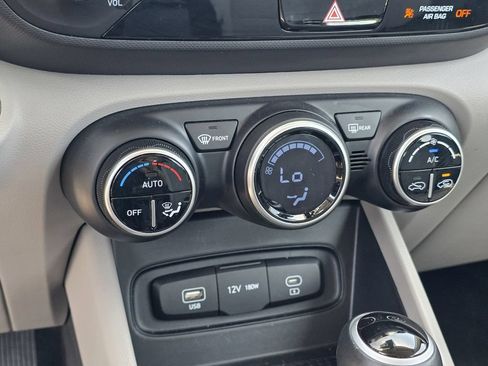 Used 2025 Hyundai Venue SEL FWD image 20