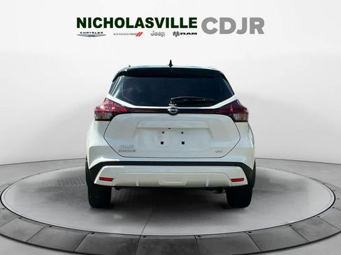 Used 2023 Nissan Kicks SV FWD image 4