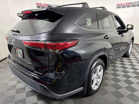 Used 2021 Toyota Highlander LE AWD/4WD image 7