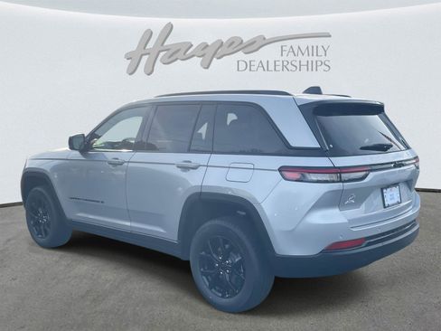 New 2025 Jeep Grand Cherokee Altitude image 23