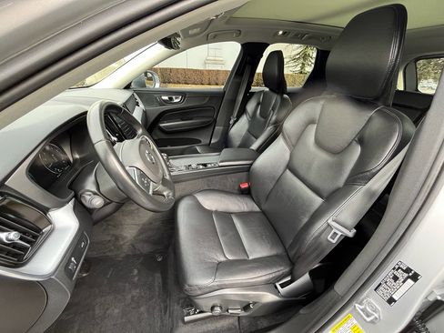 Used 2020 Volvo XC60 T6 Momentum image 17