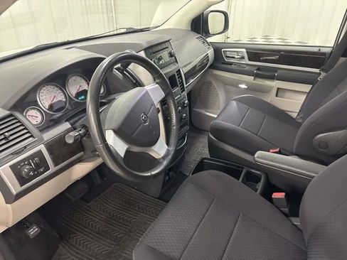Used 2010 Dodge Grand Caravan SXT FWD image 8